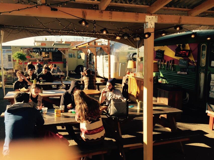 GueroPDX's tweet photo. It's just soooooo nice out! #FoodCartFriday #SiBaby #Pints and #MexicanFood #January ?? http://t.co/U14pBseAsR