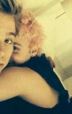 5sosomniac's tweet image. #LoopOff5SOS 

Muke is relationship goals