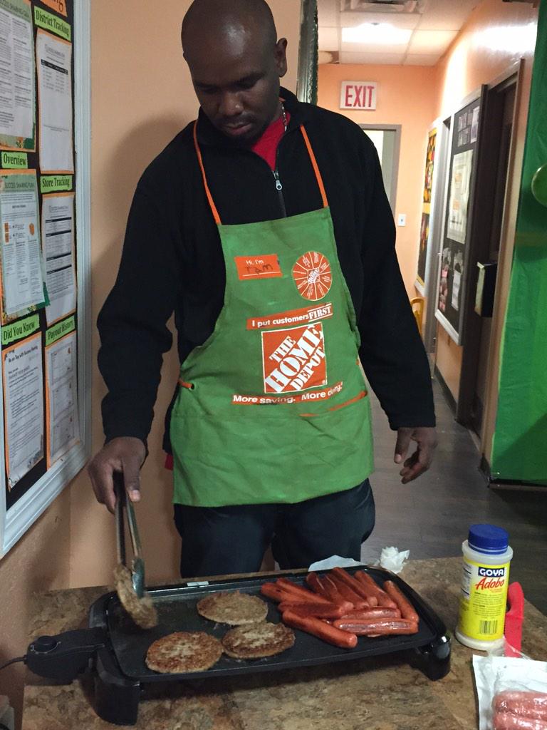 opichardo81's tweet photo. Having Fun #HD1277 #EOC #GoGreen #TakingCareOfOurPeople http://t.co/34ZyocidPw