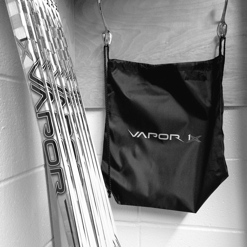 BauerHockey's tweet photo. The #DifferenceMaker Giveaway Tour is about to make a team pretty happy! #1X http://t.co/gjMjMUkISM