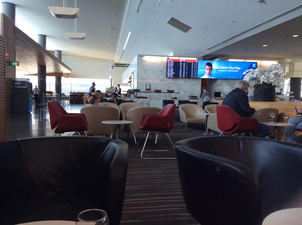 MichelleProphet's tweet image. Life in the #sydney #qantas lounge