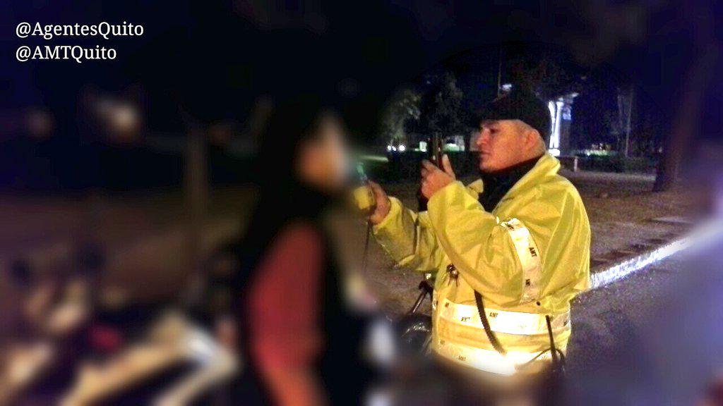 EcuNix's tweet photo. A ésta hora implementamos operativo de #ControlDePlacas #EstadoDeEmbriaguez en sitios estratégicos de toda la ciudad. http://t.co/pnM5TV4jSA