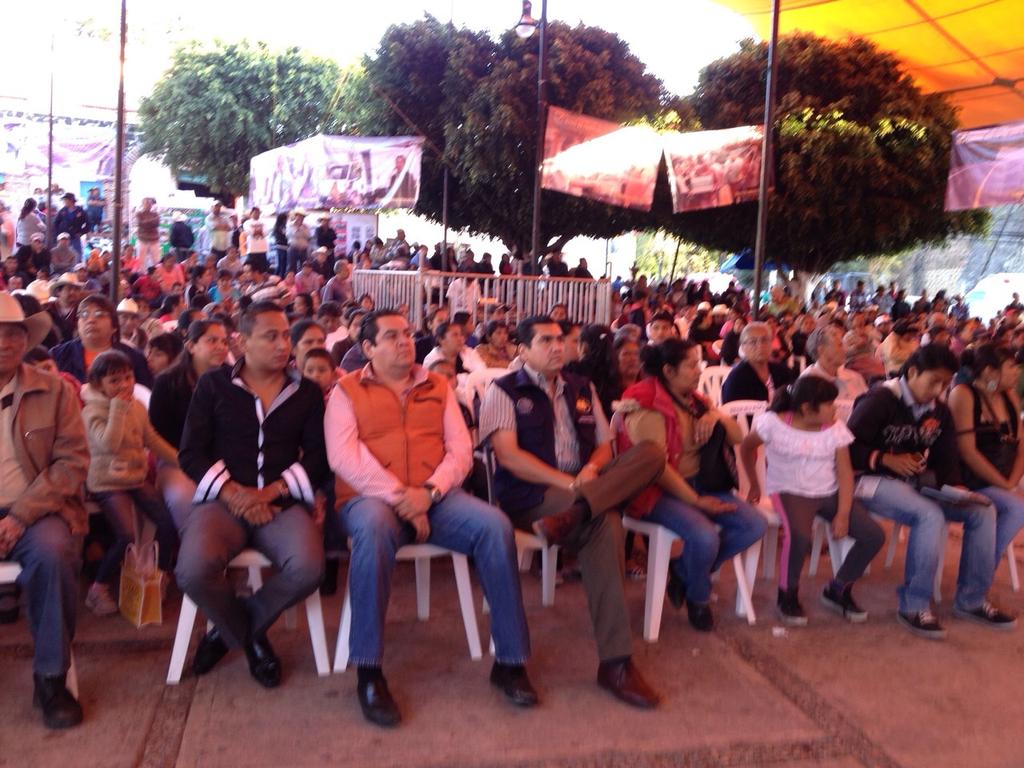 IDEFOMM's tweet photo. Segundo Informe de Gobierno Municipal del Alcalde Javier Montes Rosales, en #Tetela de volcán http://t.co/h3XJ6j6UHJ