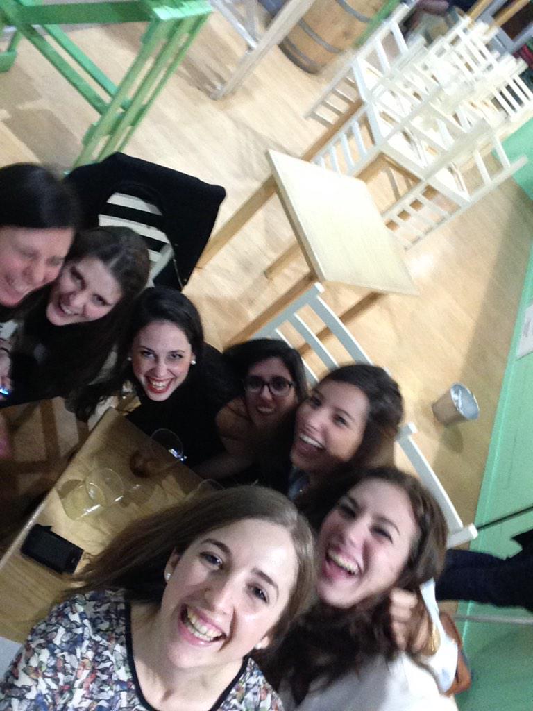 beagt21's tweet photo. Y así son mis amigas jajaja @__Marina21 @luur2312 @blancafb2 @claracatalina7 @andrealapanto @tatikortajarena http://t.co/p5yExdMV8v