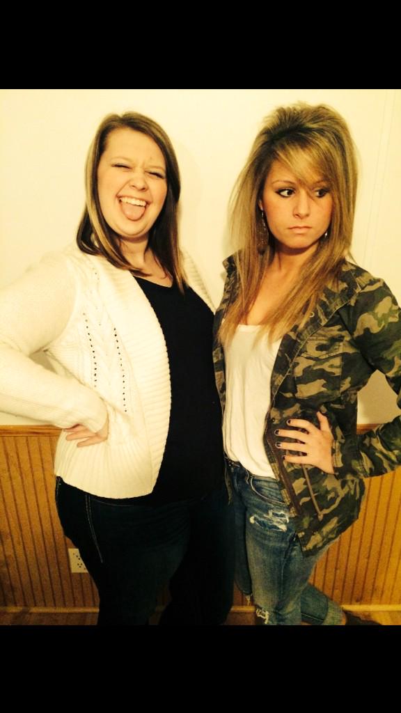 KaitlynSandy's tweet photo. Lol @ us trying to take a picture http://t.co/dGOxumANkv
