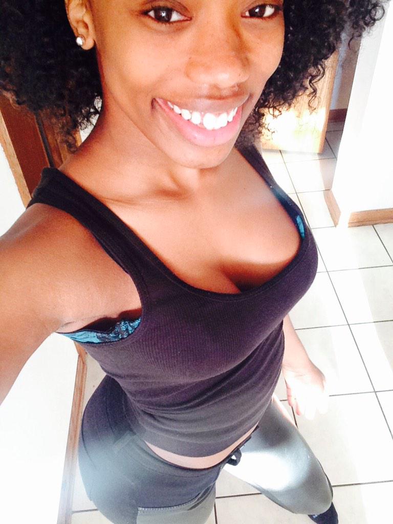 Preciou_queenz's tweet photo. FaceTime meeeeeew 😮😈👿👿😇😧😦😟 http://t.co/Zk2jksM5oV