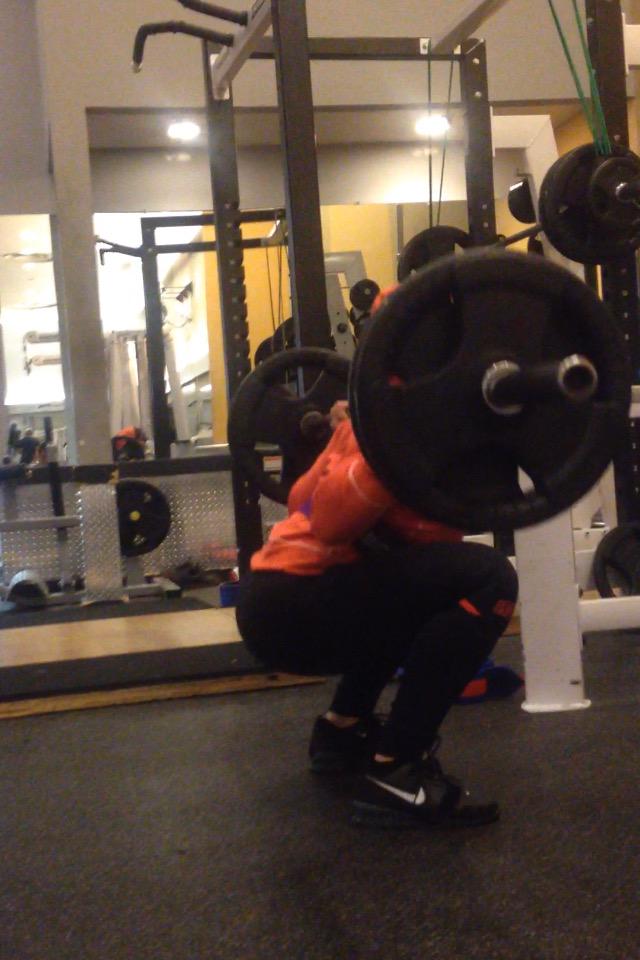 nicoleFit_'s tweet photo. I heart squats. 225x3x3 http://t.co/AM1yueWoCc