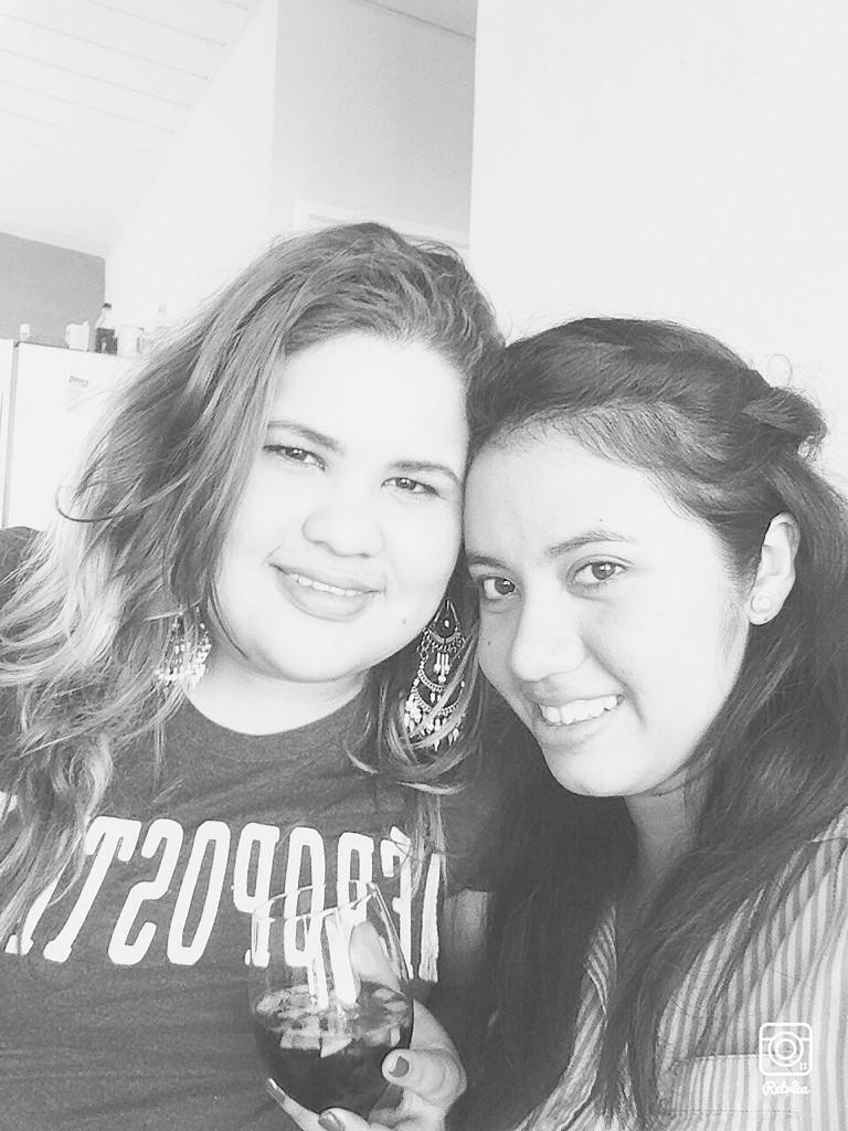 LyAndino's tweet photo. I love my Isa! 👯 http://t.co/WbytuipVyQ