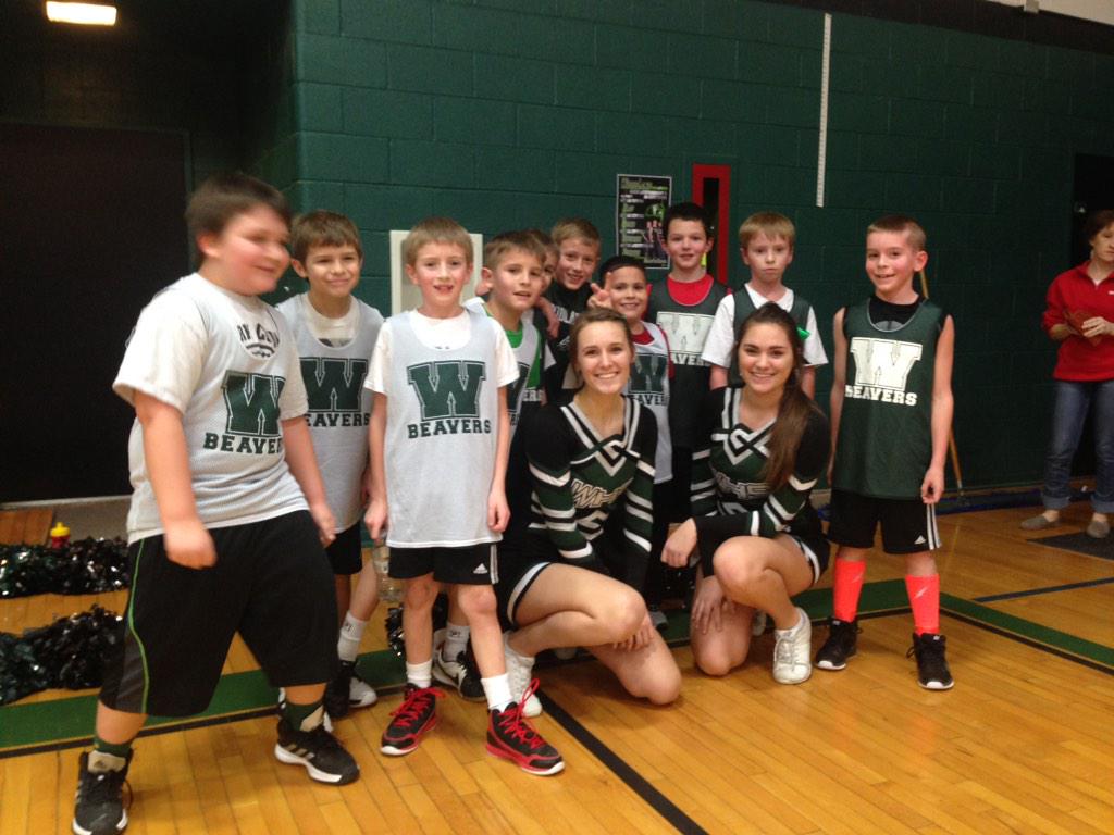 WHSBEAVERS's tweet image. Future Beavs showin their stuff at halftime then representing with our cheerleaders. #futurebeavs