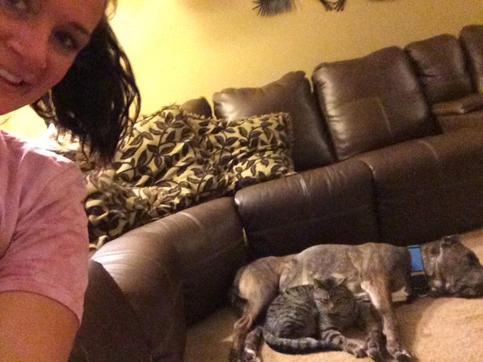 Moms home w/her boys http://t.co/BAqTOJrnLh<a href="/tag/classy"class="tags"><span>#classy</span></a>