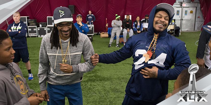 Seahawks's tweet photo. Two of America's most wanted. @SnoopDogg @MoneyLynch 

More practice photos: http://t.co/5A6F3WqvkL

#SB49 #TGIBF http://t.co/DtxgH1C64g