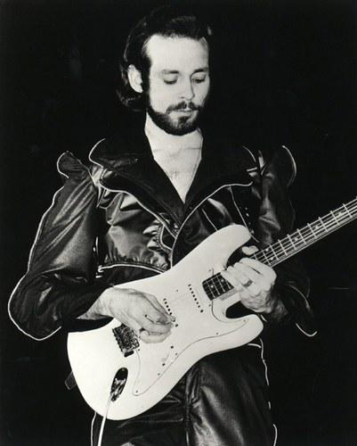 Happy 64th birthday to British musician and producer Phil Manzanera, born on January 31, 1951. 