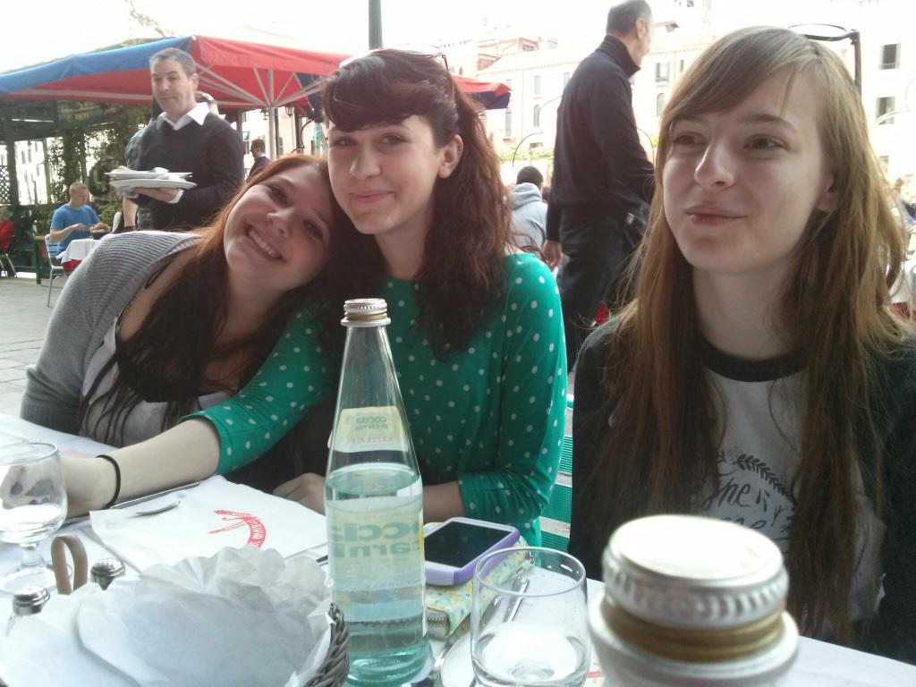 marissajoyceee's tweet image. Throwback to the time @Sara_Pops2 almost died in italy #predeath