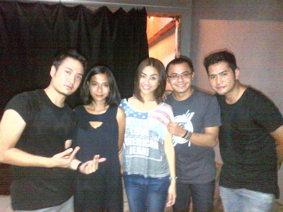 Foto bareng biar ketularan keren &amp; beken.. <a href="/MidnightQuickie/">Midnight Quickie</a> <a href="/SmoothCafe_MLG/">Smooth Club & KTV</a> <a href="/EDM_MLG/">EDM Malang</a> @EvanAbaddon