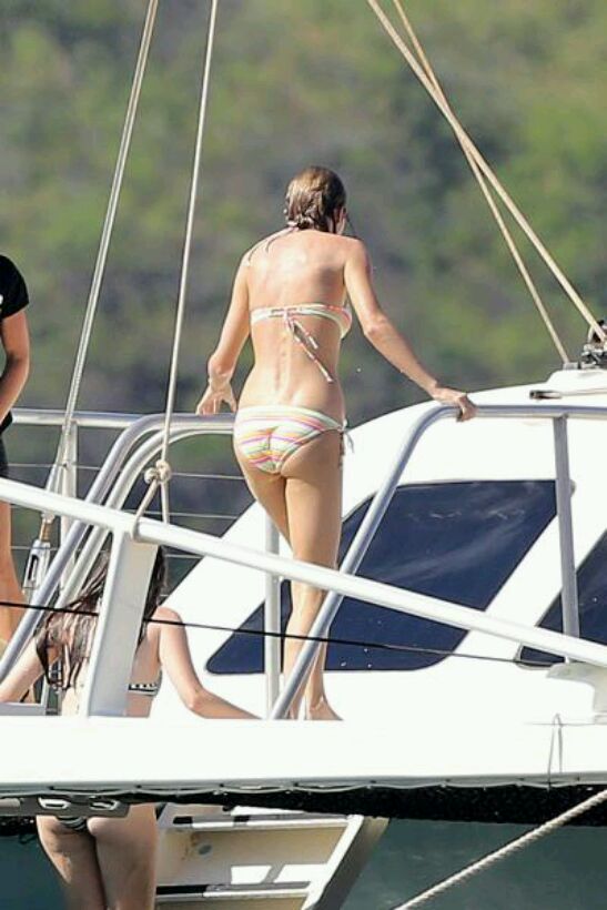 allmealltime's tweet photo. I KNEW THIS DAY WOULD COME #TAYBOOTY I'm dying here I'm just dying she has gotten even hotter some how #RIPme http://t.co/9PVvY3PAid