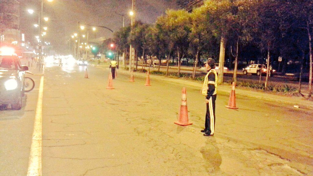 EcuNix's tweet photo. Nuestro compromiso su #SeguridadVial. Intensificamos operativos #ControlDeDocumentos al centro norte de la ciudad. http://t.co/meUiX32kIJ