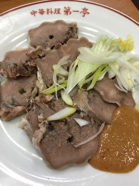 Dr_Jun's tweet photo. そして、豚の舌。
じっくりボイルされとても柔らかい。

舌に、ネギと味噌ダレ。
最強の組み合わせ。 http://t.co/3rGrajYiKH