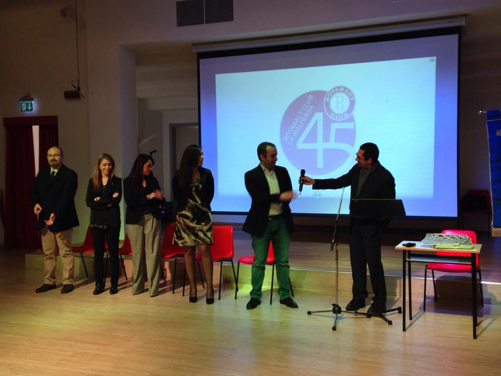 RotaryV's tweet image. #Roundtable about #rotaract #lightuprotary