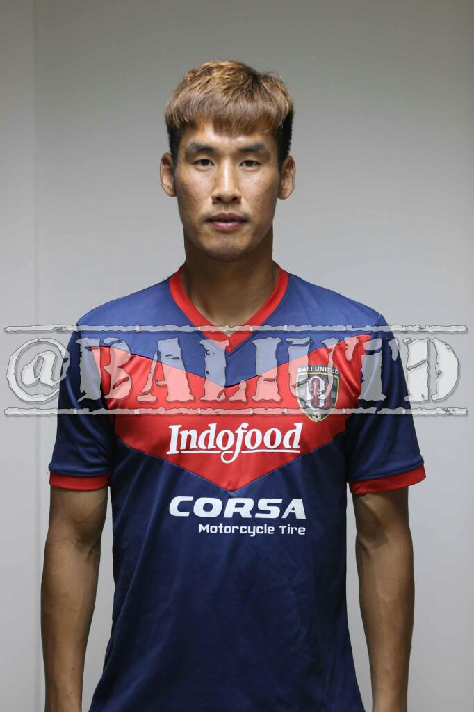 BaliUtd's tweet photo. (4) Ha Dae Won (CB) | TTL: Seoul, 28 April 1985  | Tinggi/Berat: 190 Cm/83 Kg | Klub Sebelumnya: Barito Putra http://t.co/BB3t6Oaf24