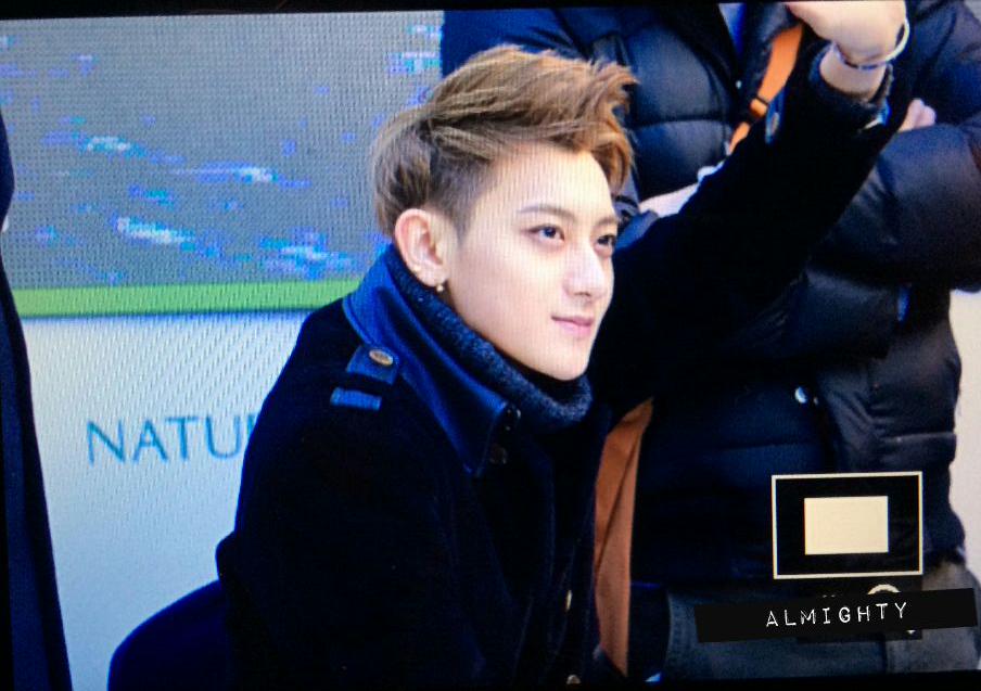 almighty_tao's tweet photo. 150131 부산점 네이쳐 팬싸인회 #Tao
추운 1월의 마지막날도 타오와 함께😘💕 http://t.co/xyEOOq5YK0