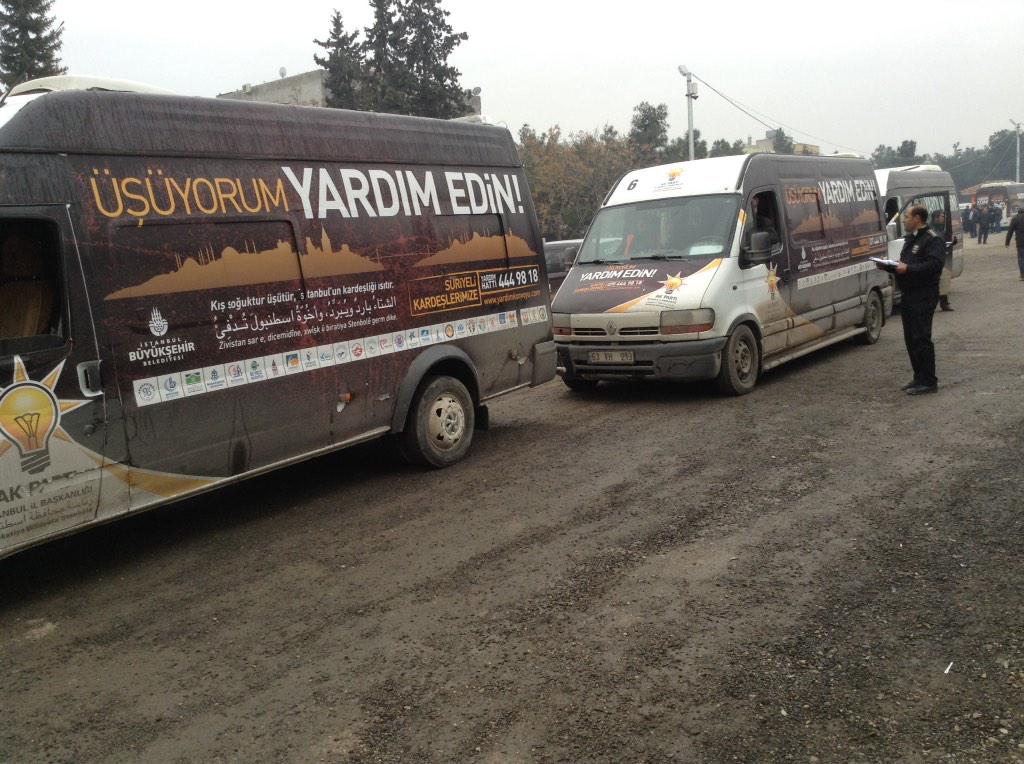 Lojistik merkezimizden yardım araçlarımız Suriyeli kardeşlerimize ulaştırılmak üzere yola çıkıyor #ÜşüyorumYardımEdin