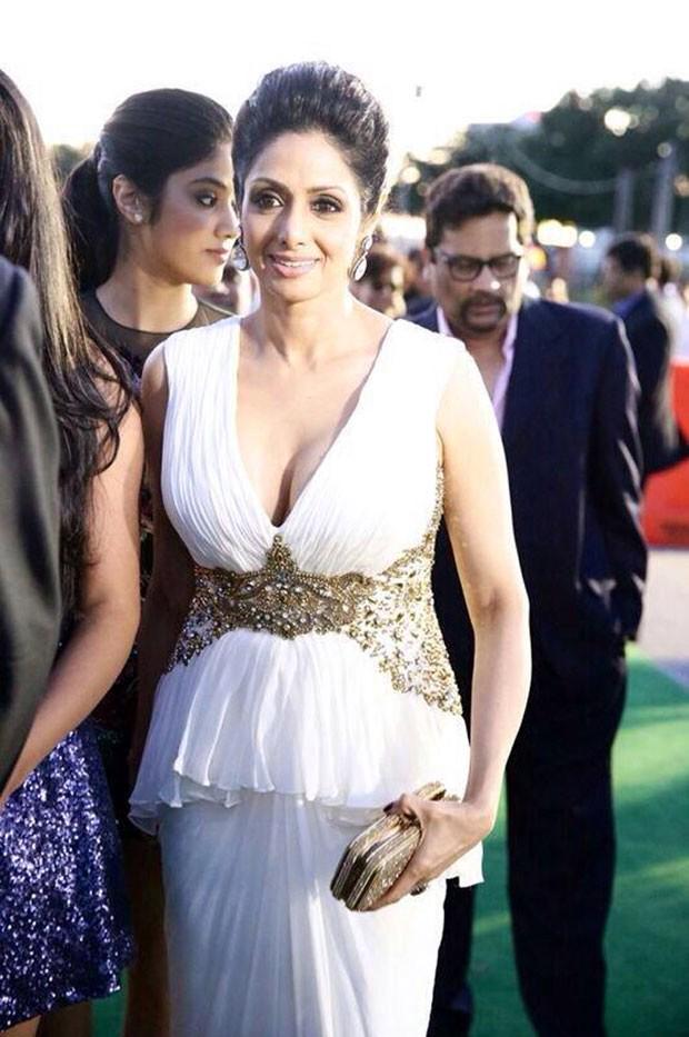 tamilhotactress's tweet photo. Is sri devi getting older??
Noooooooo http://t.co/2JFOdvlKfZ