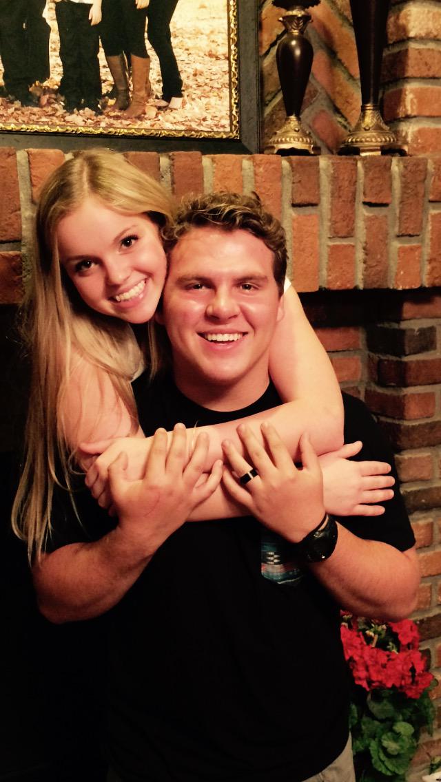 d_shirrod's tweet image. Gr8 D8 with my favorite girl ever!!! 🔥❤️#Handplacement @cocotingsterr