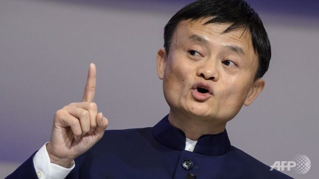 ChannelNewsAsia's tweet photo. Alibaba's Ma meets top China regulator after fakes row http://t.co/mXLyGj6lGT http://t.co/6DkiIIeUSs
