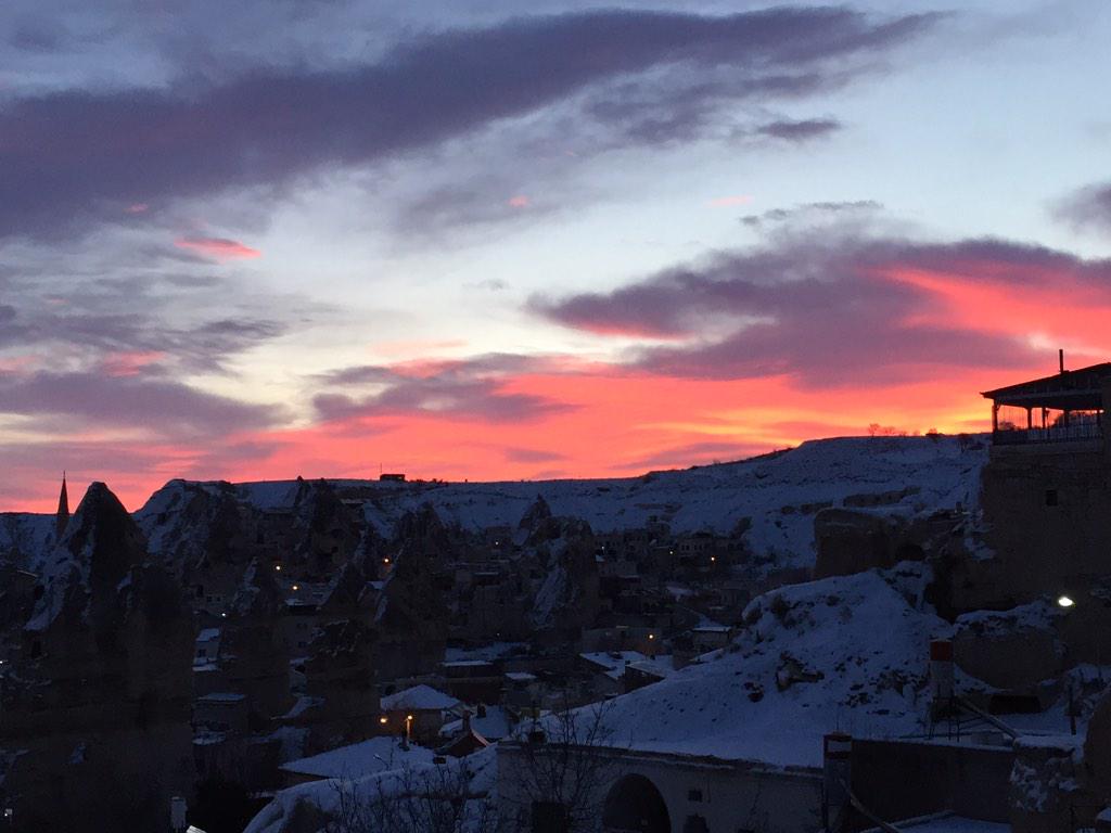 TaskonakHotel's tweet image. Sunrise view- book early for discounted rates #taskonakhotel #goreme #sunrise #whataview