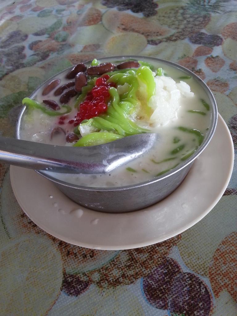 pjoyhasha's tweet photo. Cuaca petang ni kalau dapat cendol pon sedap jugak nih. Hehe. 😍 @FoodPornMlaysia http://t.co/gDdYIMHglQ