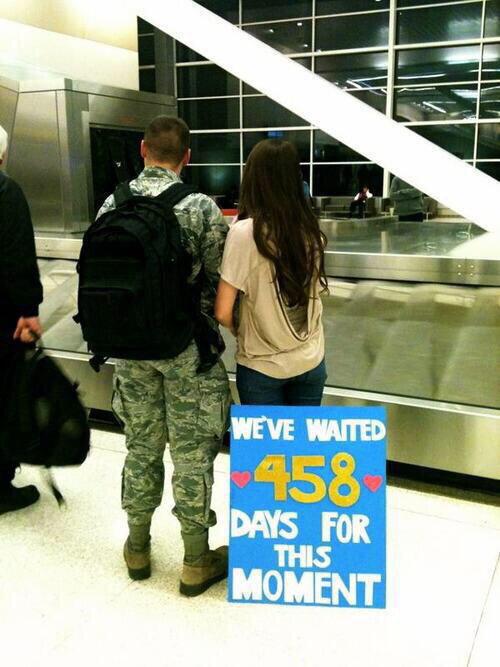 9GAG's tweet photo. this is ridiculous... no one should have to wait 458 days for their luggage http://t.co/QXfFdWIj62