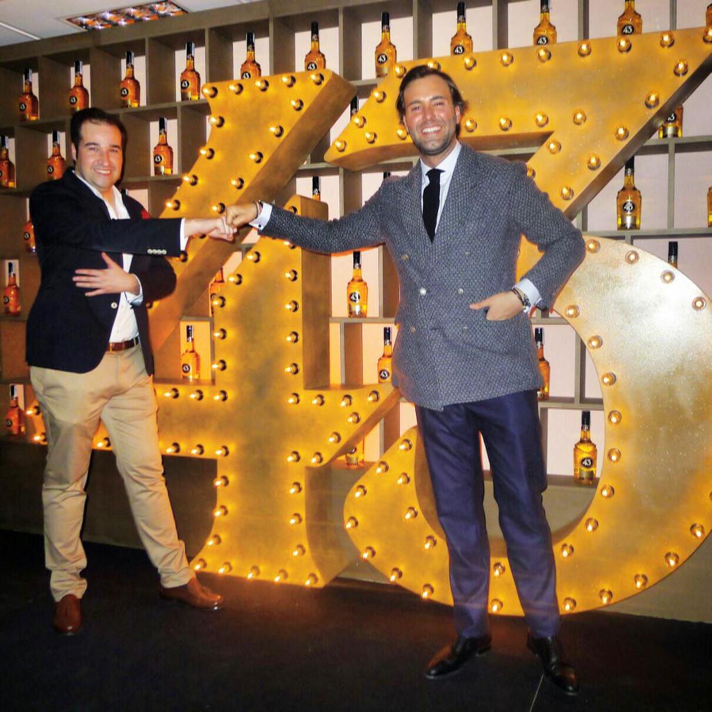 privilegeventsp's tweet photo. @licor43_es by @GloballyEs de lujo @RodrigoMartin28 @juditmasco @lasanchez #Planta43 @VictorAmaro #Gentleman http://t.co/q4u6ItLWiA