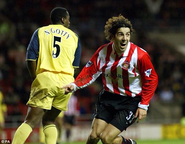 SunderlandAFC's tweet photo. A very happy birthday to #SAFC legend @julioarcaOK - 34 today! #hoolio http://t.co/dRg5CAysbQ
