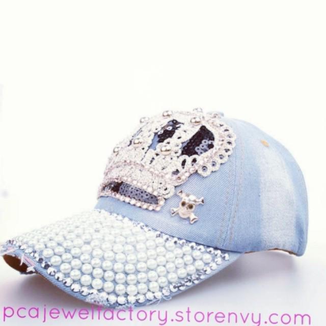 Would love to get something like this to Amman. Top or flop?

#whatdoyouthink #bling #hat … ift.tt/1EvV0Jg