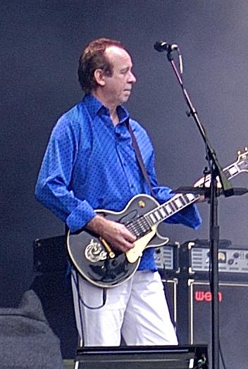Happy 64th Birthday, Phil Manzanera. 
