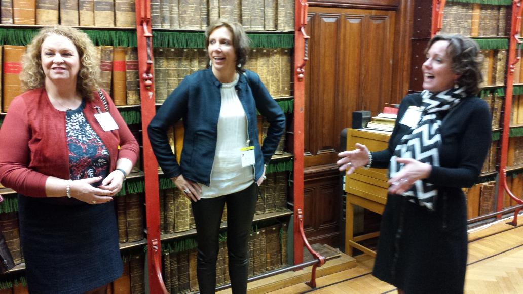 Te gast in de Tweede Kamer met een rondleiding door <a href="/TamaravanArk/">Tamara van Ark</a> (re) en <a href="/HelmaLodders/">Helma Lodders</a> (mi) #vvdledendag