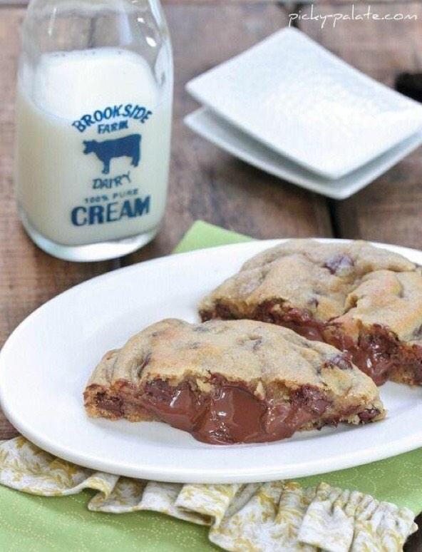 FoodPornAww's tweet photo. Giant Hershey Kiss Stuffed Chocolate Chip Cookie, ahhhhh heaven! http://t.co/iPzLNIJyuM