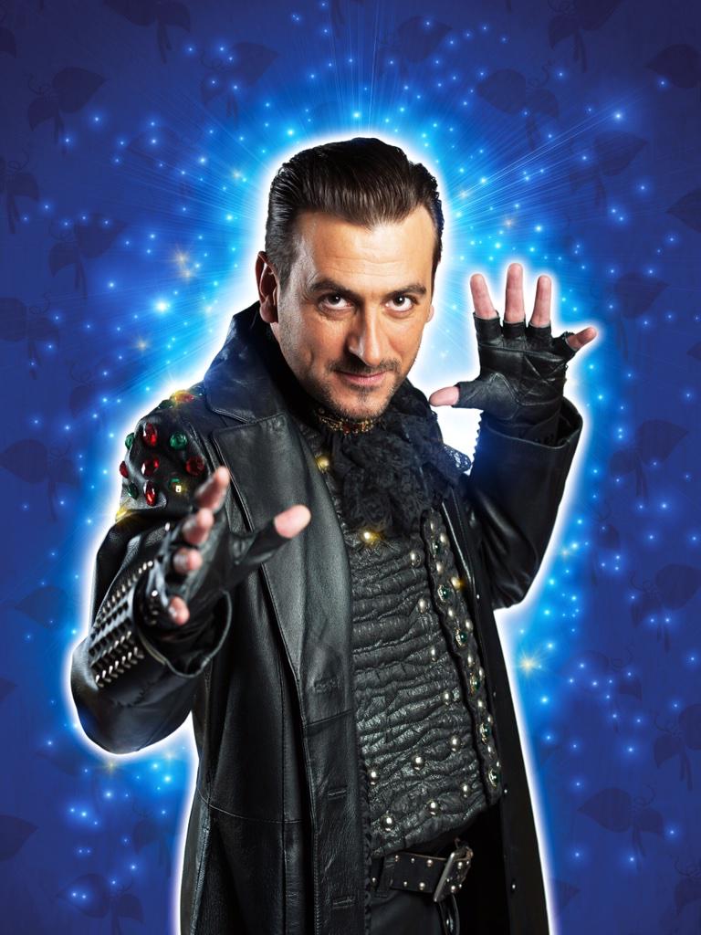 Happy Birthday to the absolutely gorgeous Chris Gascoyne!  Go and watch him at 
