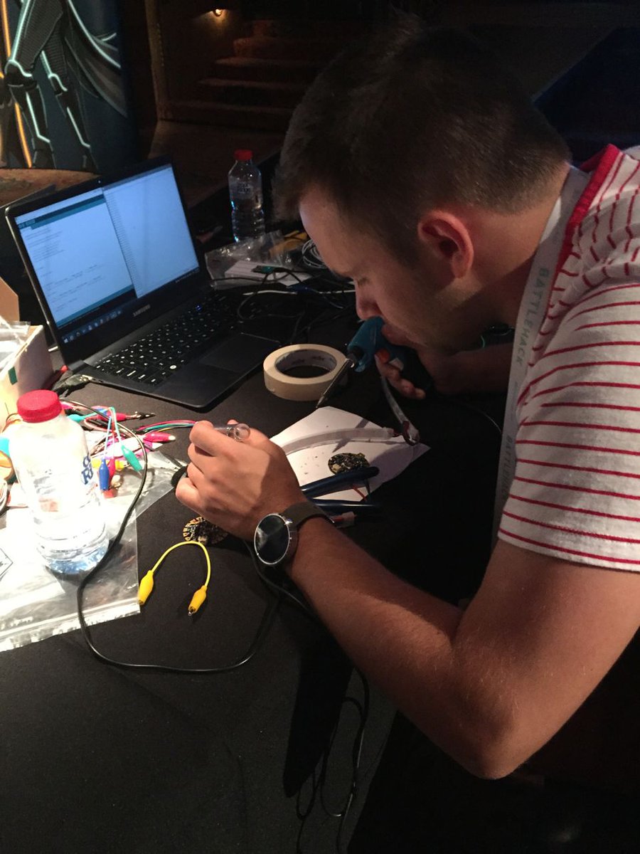 iPadTravelGuide's tweet image. Can anyone smell burning? #BattleHack