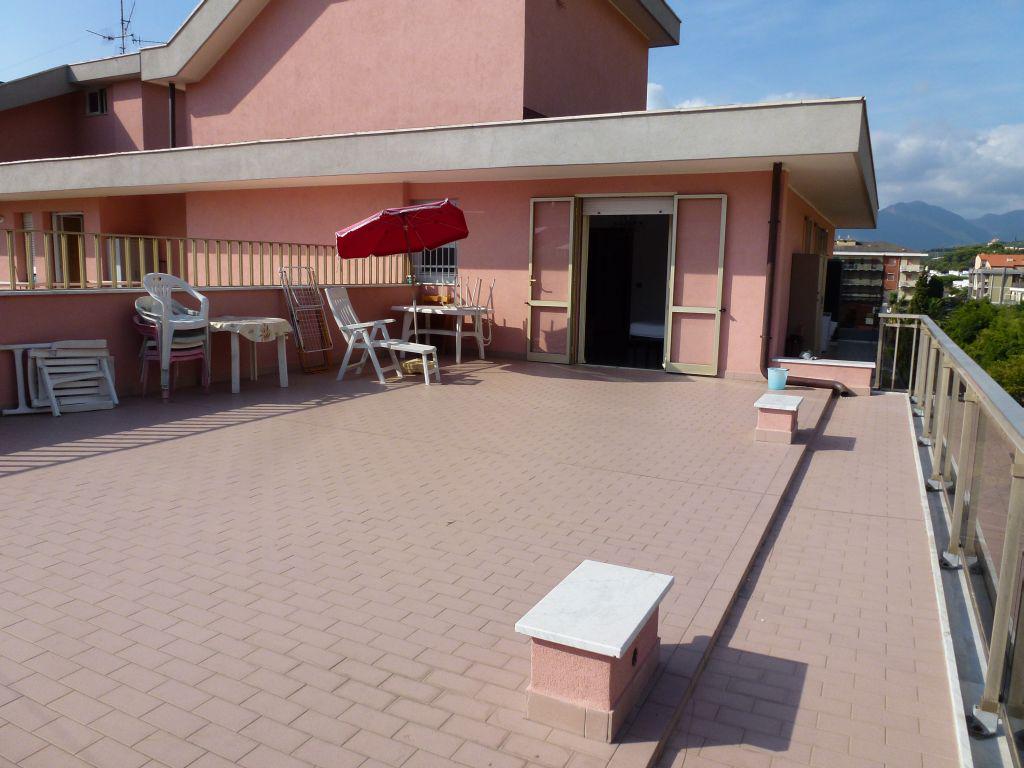 Lubi_Bi's tweet photo. VACANZA MARE Estate Inverno http://t.co/CEWfqwdfOQ #PietraLigure #Affitto #Mare #Vacanze #Terrazzo #Inverno #Estate http://t.co/Fs1lqmRD2v
