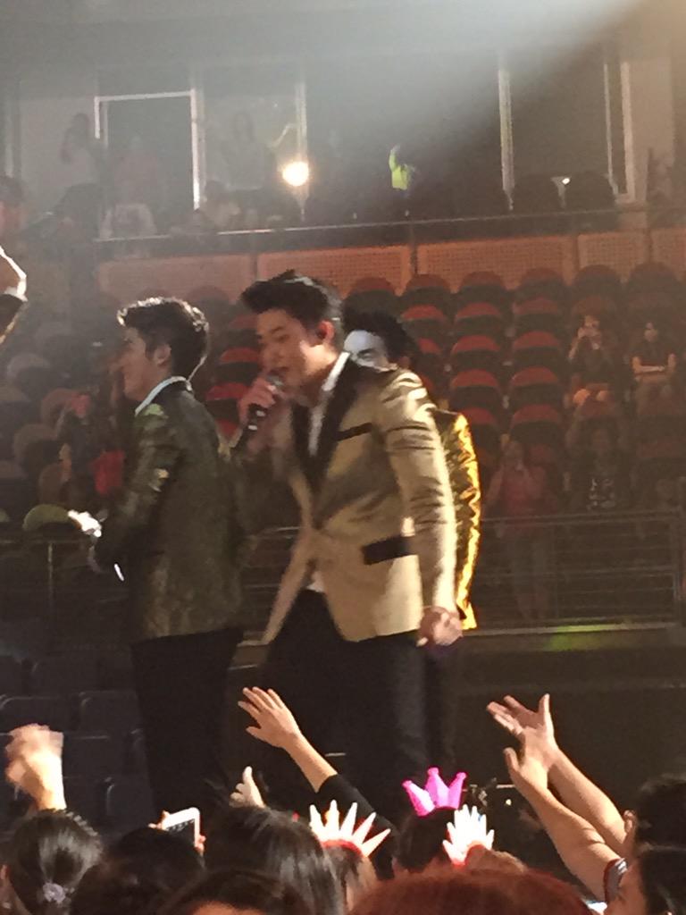 HunzOnTour's tweet photo. @Hunz_IPH #หล่อมากมากคอนเสิร์ต #หล่อมากๆคอนเสิร์ต #Hunz http://t.co/0ynV7NhKI4