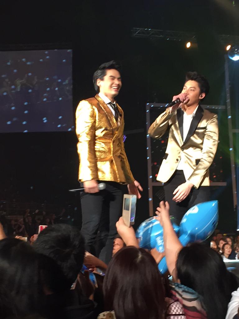 HunzOnTour's tweet photo. @Hunz_IPH #หล่อมากๆคอนเสิร์ต http://t.co/x2TJTCr523