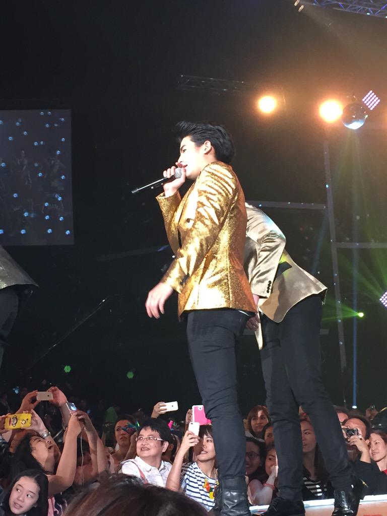 HunzOnTour's tweet photo. @Hunz_IPH #หล่อมากๆคอนเสิร์ต http://t.co/x2TJTCr523