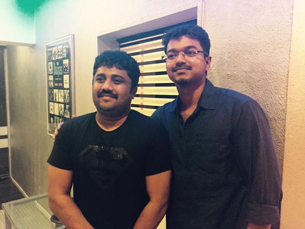 behindwoods's tweet image. #Ilayathalapathy #Vijay likes this #Darling

behindwoods.com/tamil-movies-c…