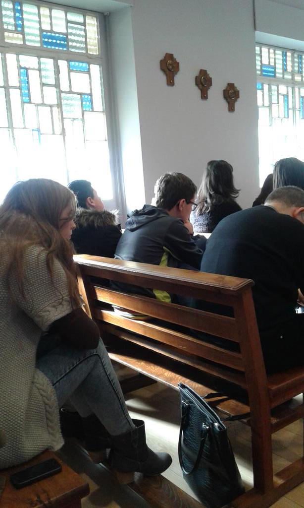 JuventudUniOu's tweet photo. Los jóvenes de Ourense preguntan a Jesús: ¿dónde vives? ¿Qué quieres de mí? http://t.co/z5U2Oipmc8