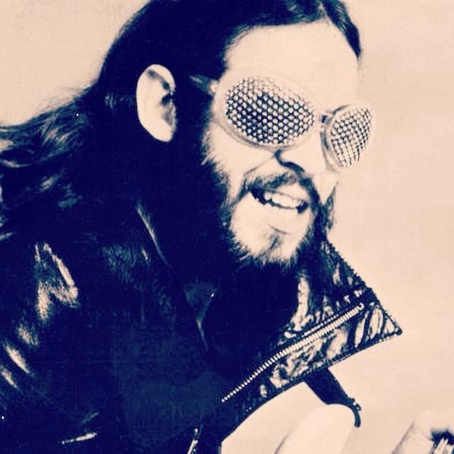 Happy Birthday to Phil Manzanera. And a tip of the hat to Antony Price for this look synonymous w/ Roxy\s debut album 