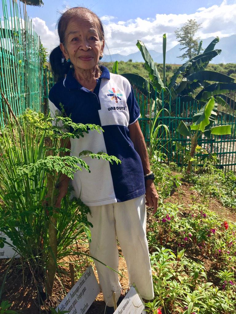 Scott_Unbound's tweet photo. Flor, 72, heals neighbors with the plants in the @UnboundOrg garden for elders.  Her fee: 1 peso, about 2 US cents. http://t.co/ZkAkp11mZc