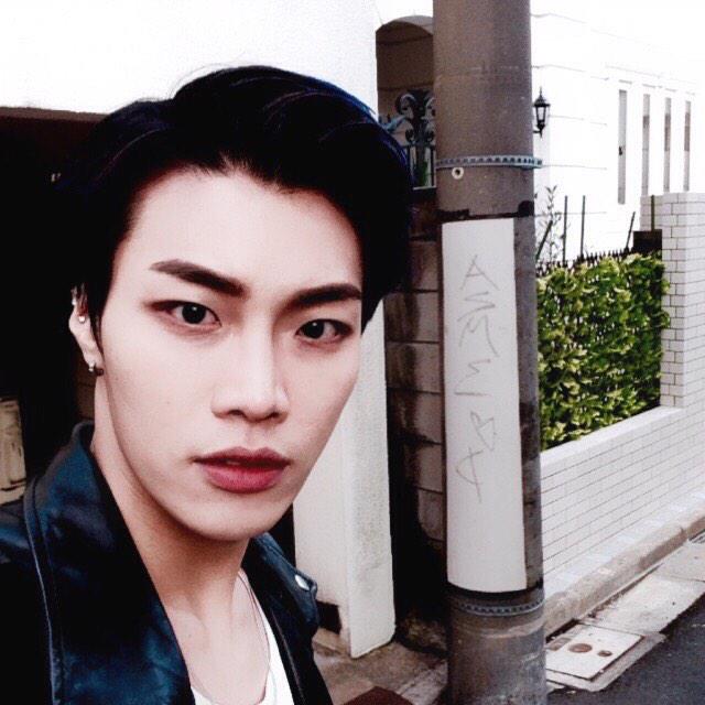 B8rXBeDCcAADL8v.jpg:large