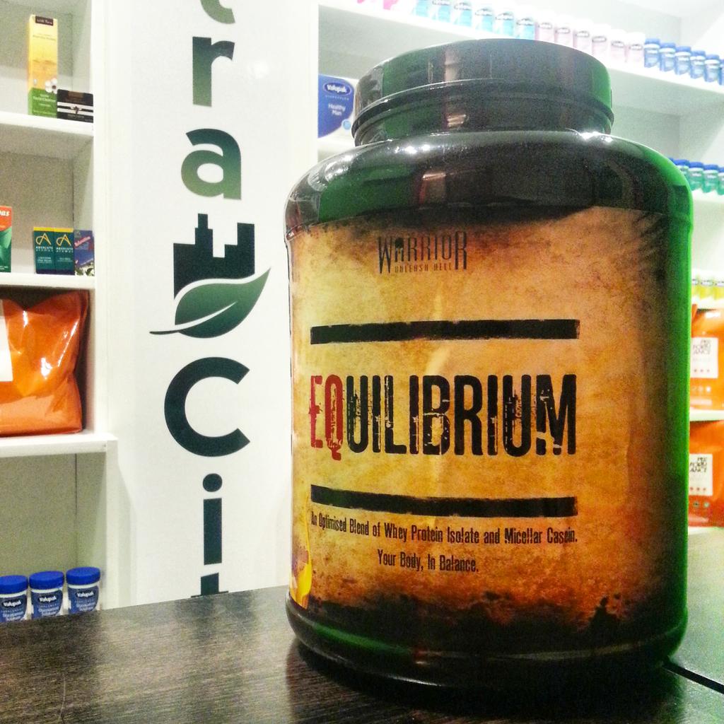 Nutracity's tweet photo. #WarriorEquilibrium
50/50 Blend of #Whey #Protein #Isolate &amp; #Micellar #Casein
Over 80% #Protein Per Serving
#workout http://t.co/HqHH65dXyG