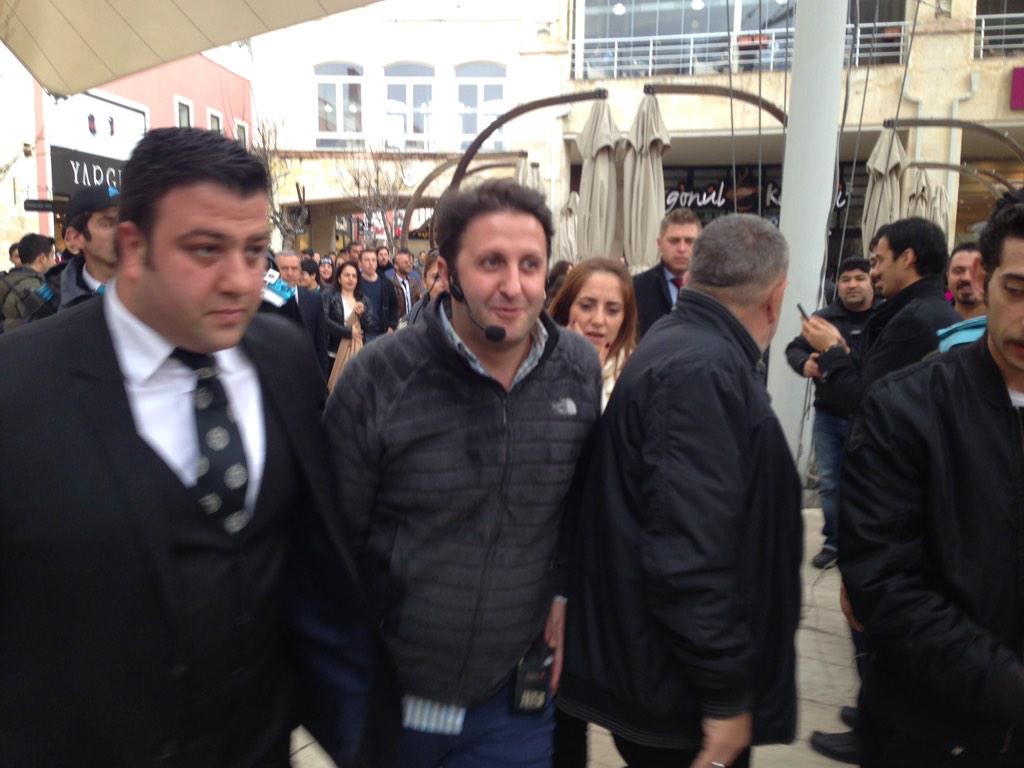 yapisikkardes's tweet image. İlker Ayrık ve Hakan Bulut @ViaPortOutlet te sevenleriyle 😉😉 @pervasiz @hkanbulut